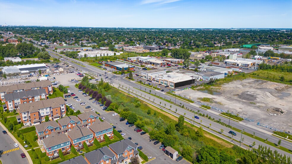 More Photos Of 6450 Grande Allée, Saint-hubert General Retail For Lease