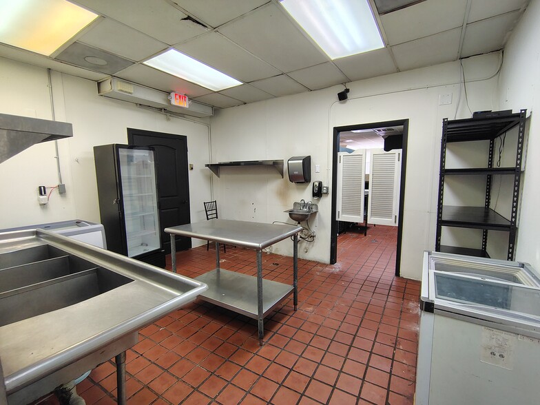 More Photos Of 8031-8041 W Sample Rd, Coral Springs Storefront For Lease