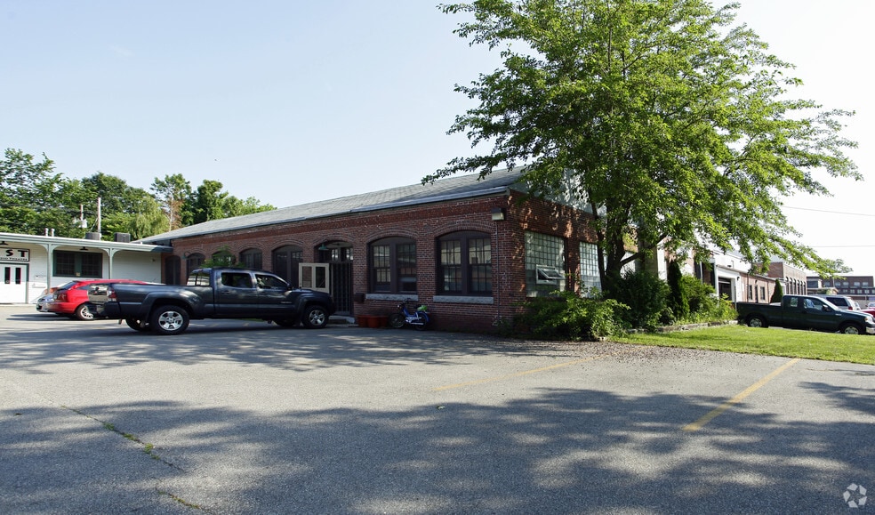 More Photos Of 959 Islington St, Portsmouth Freestanding For Lease