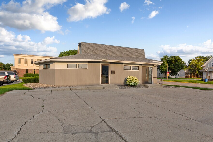 More Photos Of 152 E Pearl St, Owatonna Office For Sale