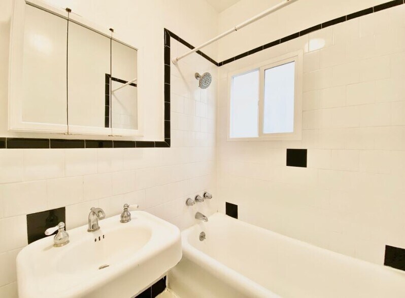 More Photos Of 834 S Orange Grove Ave, Los Angeles Apartments For Sale