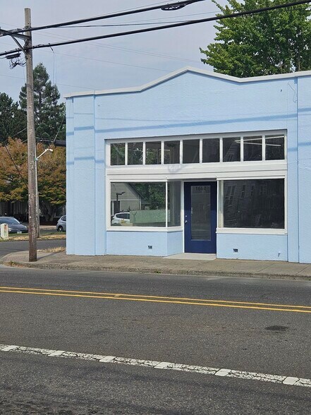 More Photos Of 1667-1671 Center St NE, Salem Storefront For Lease