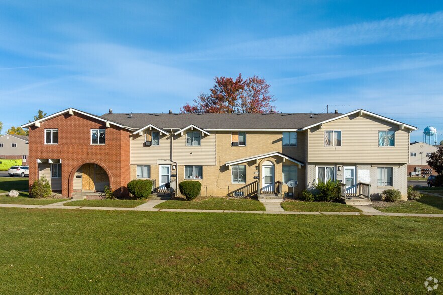 More Photos Of 6028 Vanderbilt Dr, Mount Morris Apartments For Sale