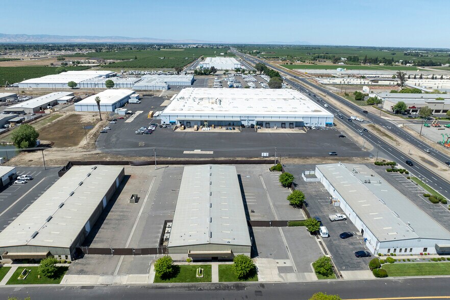 More Photos Of 4847 Stratos Way, Modesto Warehouse For Lease