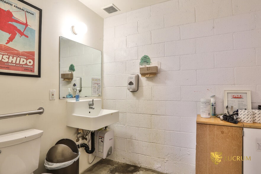 More Photos Of 12513-12515 Venice Blvd, Los Angeles Storefront For Sale