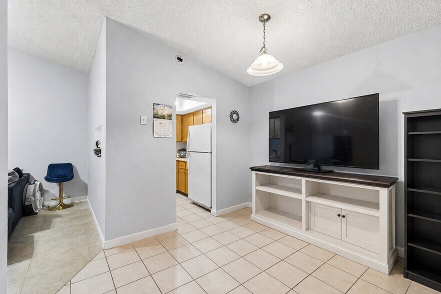 More Photos Of 3132 Bloomingdale Villas Ct, Brandon Apartments For Sale