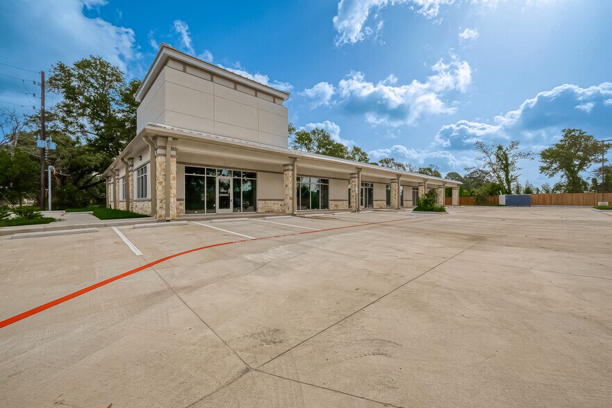 More Photos Of 910 East Ave, Katy Showroom For Lease