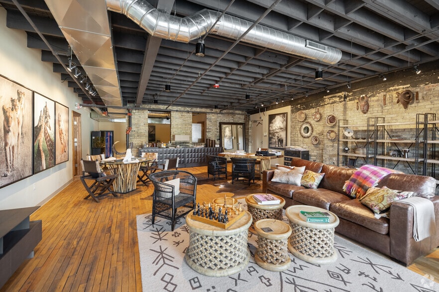 More Photos Of 1741 W Saint Paul Ave, Milwaukee Flex For Sale