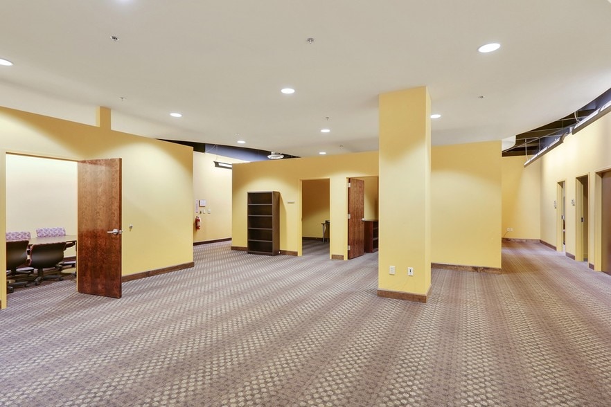 More Photos Of 3350 Greenbriar Pky SW, Atlanta Movie Radio TVStudio For Lease