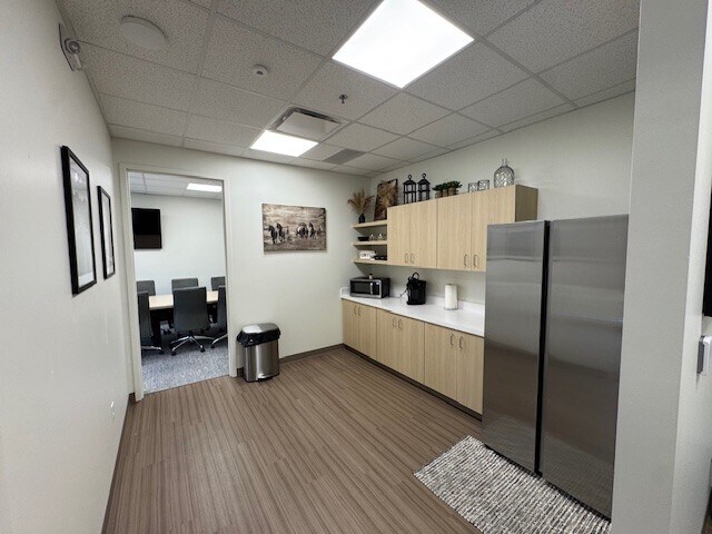 More Photos Of 2800 S Texas Ave, Bryan Office For Lease