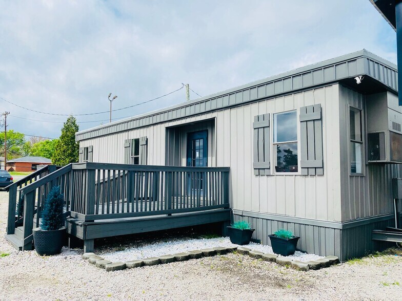 More Photos Of 1155 S Main St, Clover Auto Dealership For Lease