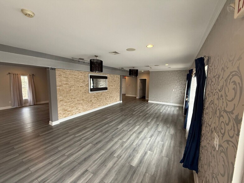 More Photos Of 2290 Foxon Rd, North Branford Storefront Retail Office For Lease