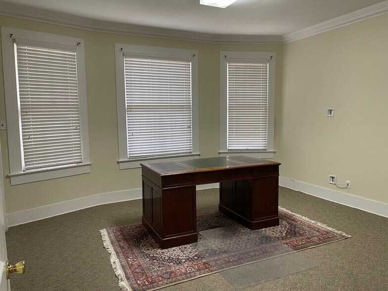 More Photos Of 2019 Government St, Baton Rouge Office For Sale