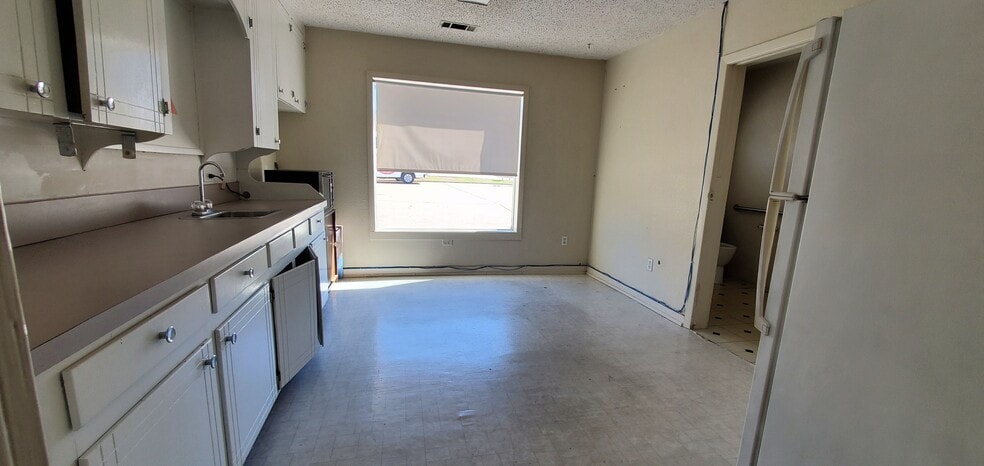 More Photos Of 815 E Milam St, Mexia Medical For Sale