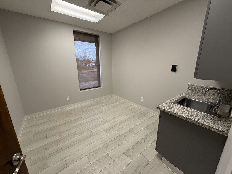 More Photos Of 885-895 Railroad St, Elko Medical For Lease