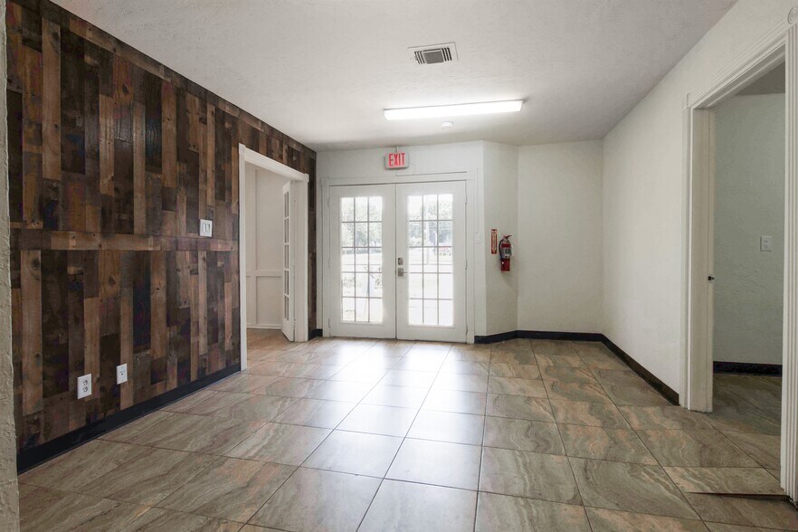 More Photos Of 825 Fairmont Pkwy, Pasadena Office For Sale
