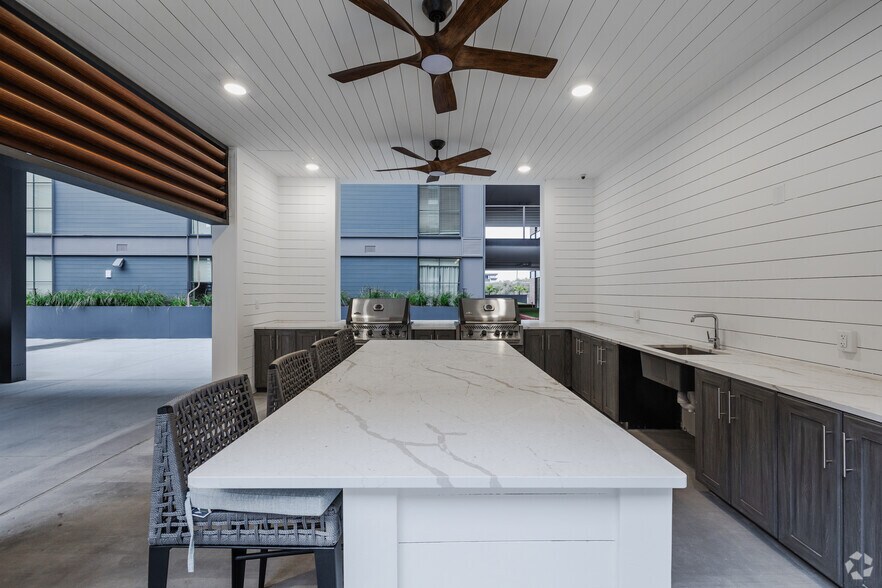 More Photos Of 55 Romney St, Charleston Apartments For Lease