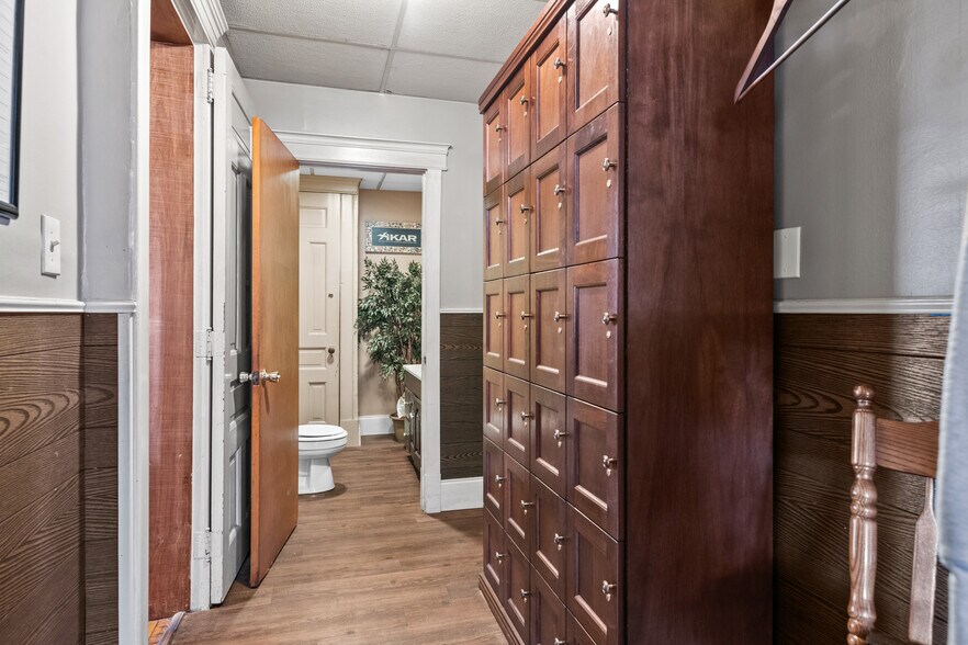 More Photos Of 2201 Perkiomen Ave, Mount Penn Restaurant For Sale