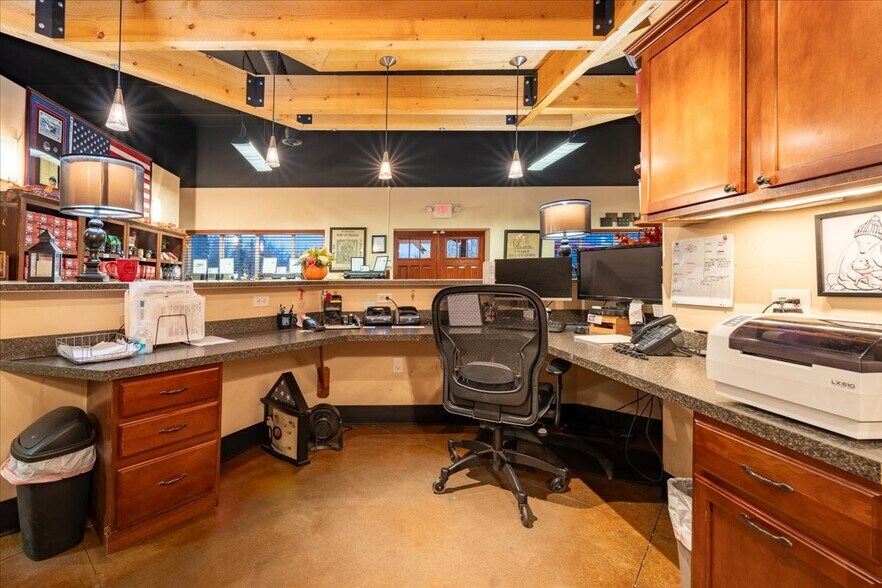 More Photos Of 1502 Minnie St, Fairbanks Industrial For Sale