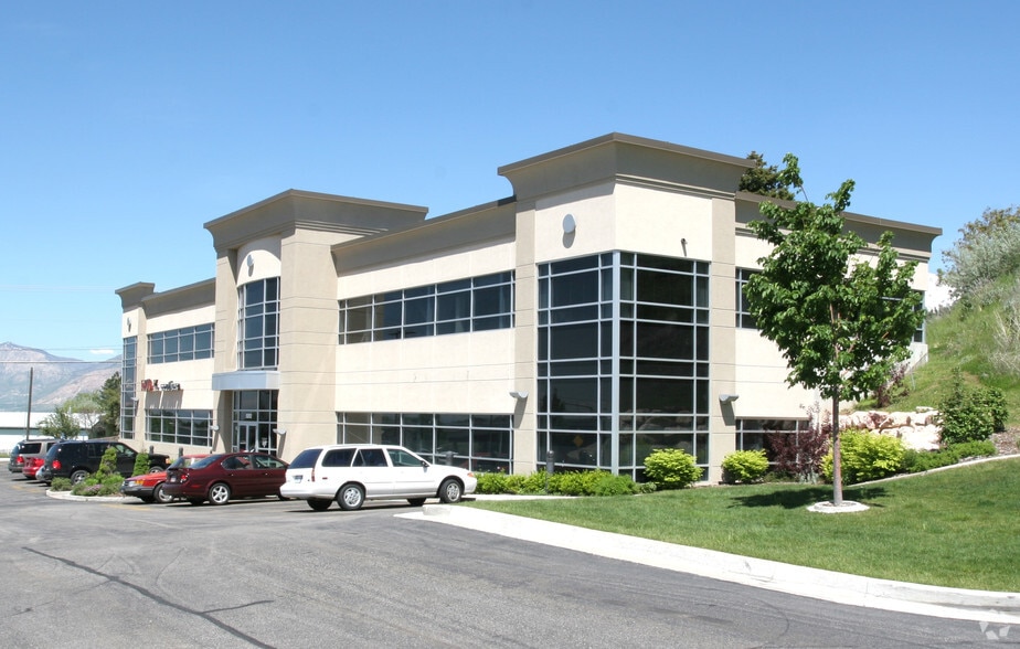 More Photos Of 5202 S Freeway Park Dr, Riverdale Office For Lease