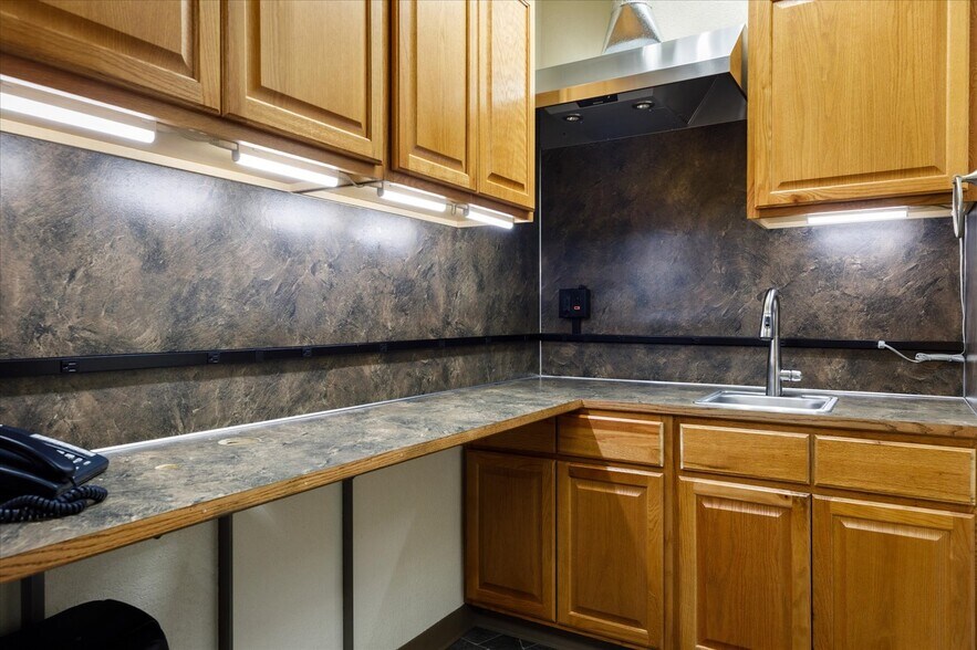 More Photos Of 1421 SW Barlow St, Oak Harbor General Retail For Sale