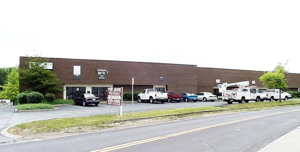 More Photos Of 4110-4136 Seven Hills Dr, Florissant Warehouse For Lease