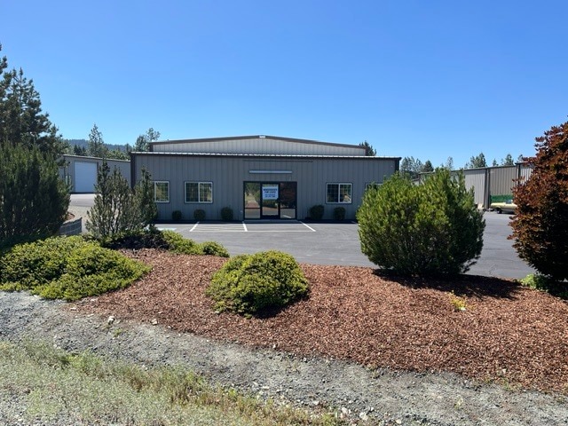 More Photos Of 325 Tech Way, Grants Pass Warehouse For Lease