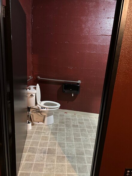 More Photos Of 2218 NW 21st Ave, Portland Warehouse For Lease