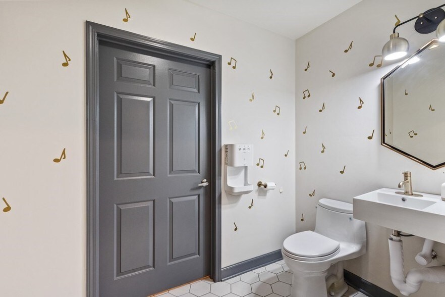 More Photos Of 67-79 E 16th St, Chicago Apartments For Lease