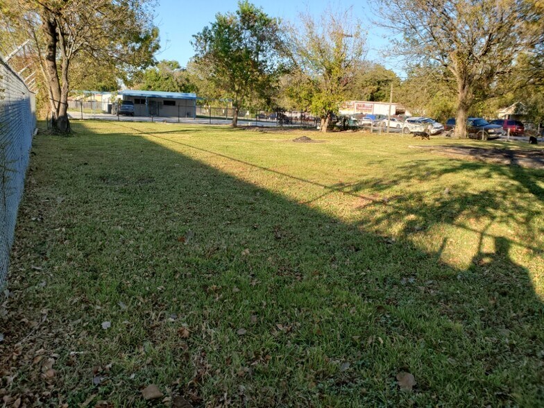 More Photos Of 410 W Canino Rd, Houston Manufacturing For Sale