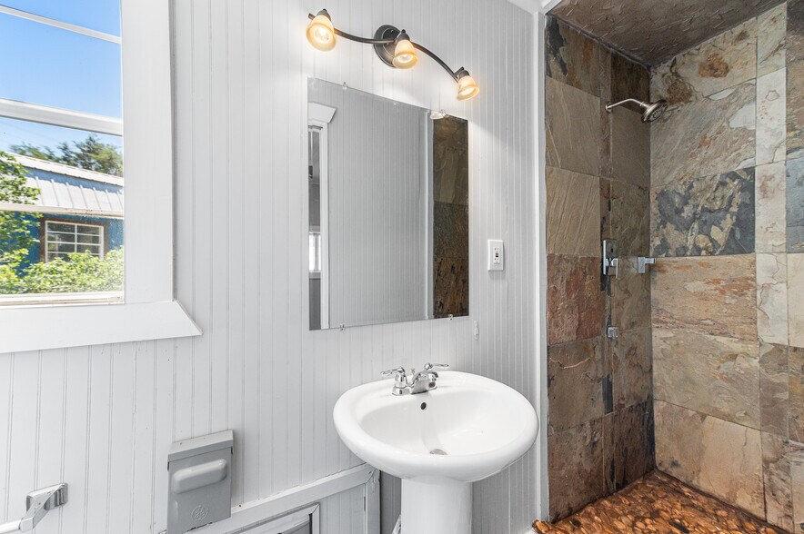 More Photos Of 9130 Rebecca Creek Rd, Spring Branch Specialty For Sale