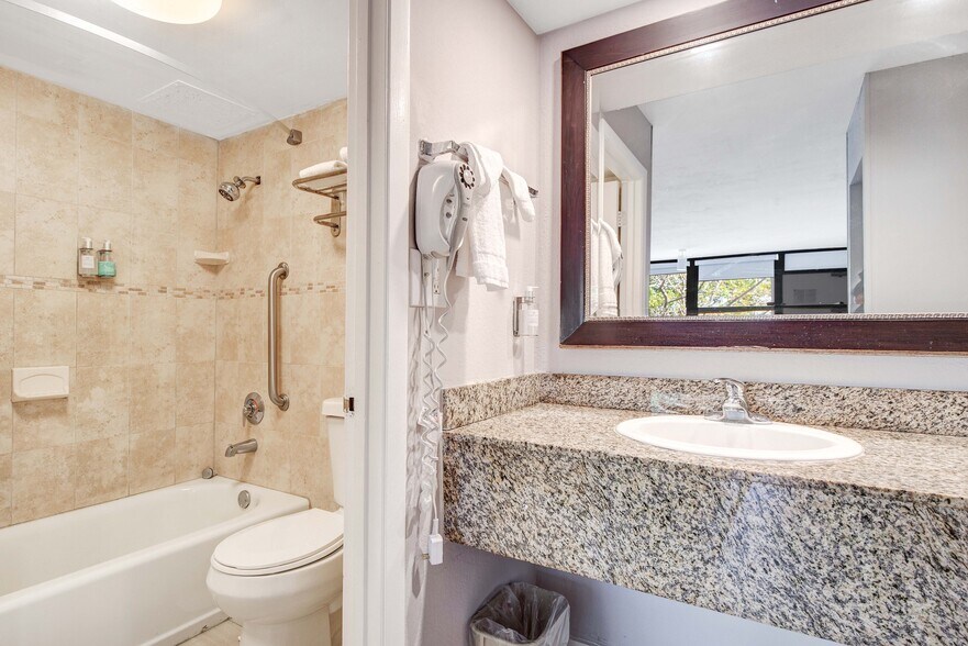 More Photos Of 2520 Stirling Rd, Hollywood Hotel For Sale