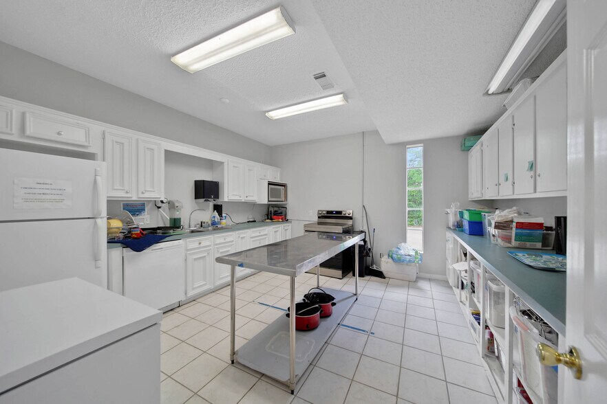 More Photos Of 6265 Shadowbend, The Woodlands Coworking Space