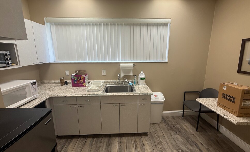 More Photos Of 1696 SE Hillmoor Dr, Port Saint Lucie Medical For Lease