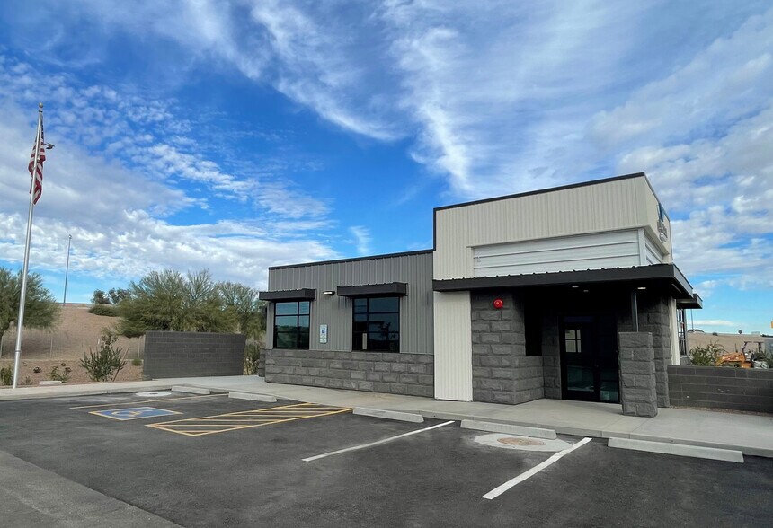 More Photos Of 450 E Willis Rd, Chandler Self Storage For Sale