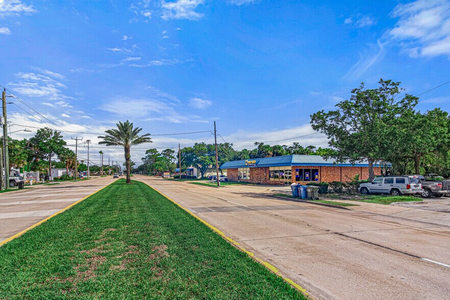 More Photos Of 4651 S Ridgewood Ave, Port Orange Auto Repair For Sale