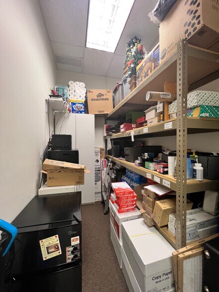 More Photos Of 2222 W Parkside Ln, Phoenix Research And Development For Sale