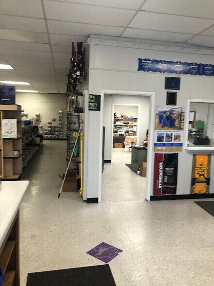 More Photos Of 489 Southgate Rd, Dothan Warehouse For Lease