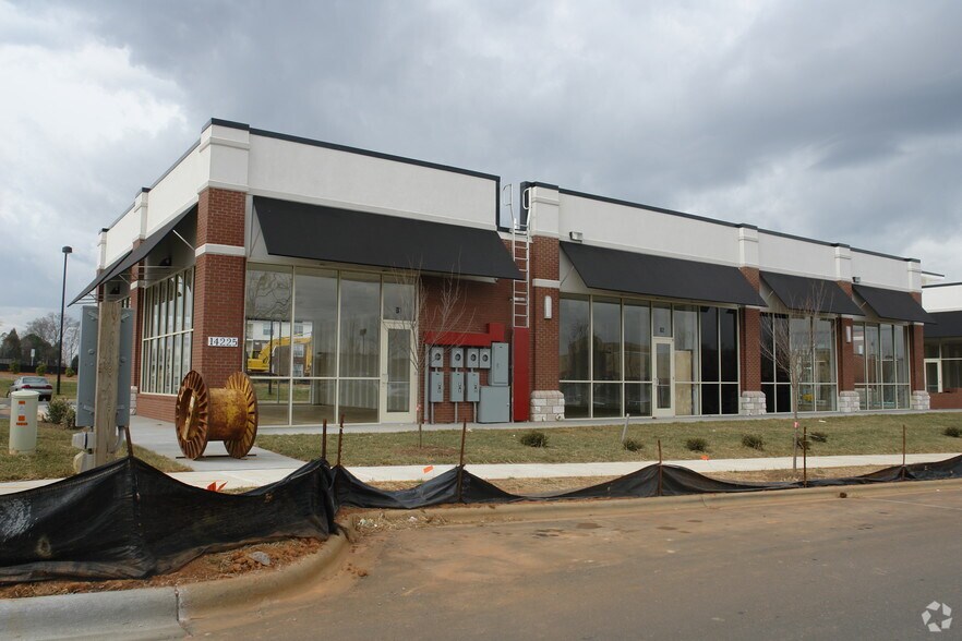 More Photos Of 14225 Market Square Dr, Huntersville Storefront Retail Office For Lease