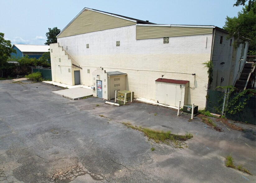 More Photos Of 1310-1320 Franklin Ave, Essex Service For Sale