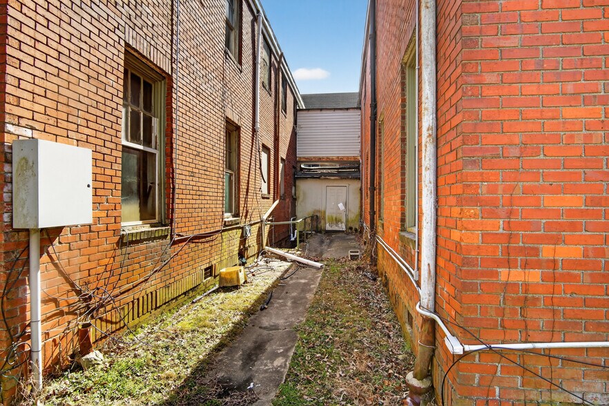 More Photos Of 1010 S Garnett St, Henderson Hotel For Sale