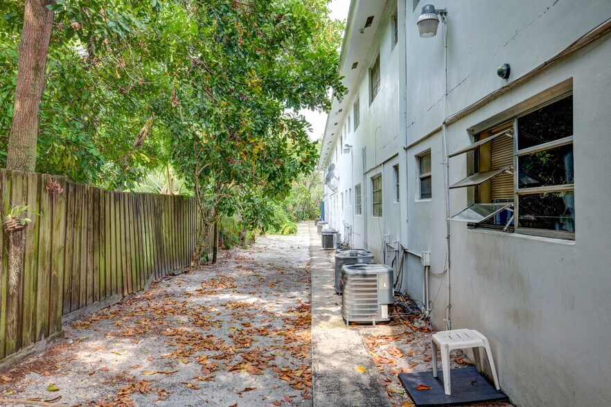 More Photos Of 1916 SW 11th St, Fort Lauderdale Apartments For Sale