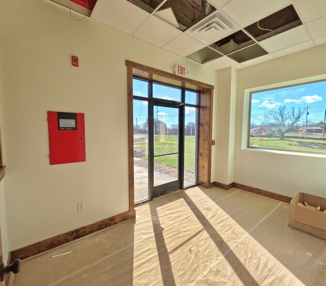 More Photos Of 1050 Cairo Rd, Gallatin Flex For Sale