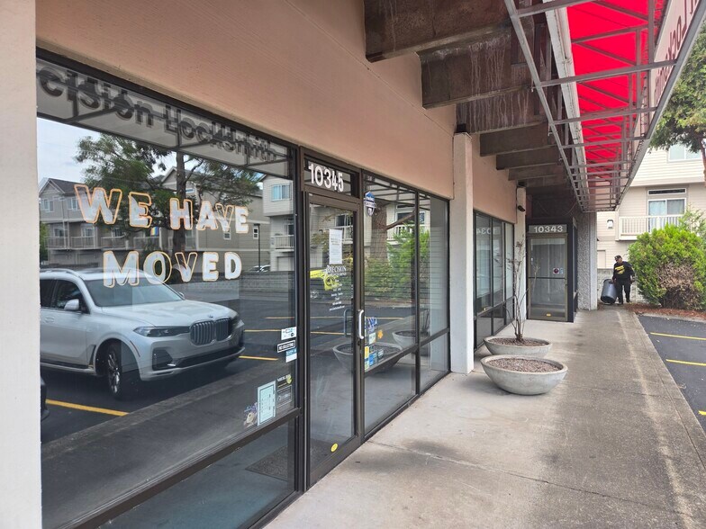 Primary Photo Of 10325 SW Canyon Rd, Beaverton Restaurant For Lease