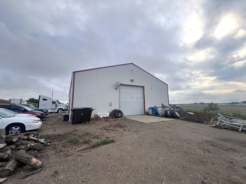 More Photos Of 6941 Aurora St, Bismarck Industrial For Lease