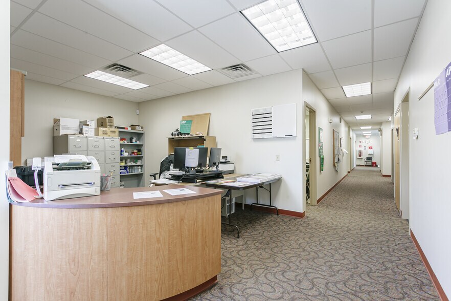 More Photos Of 636 W Washington St, Geneva Office For Sale