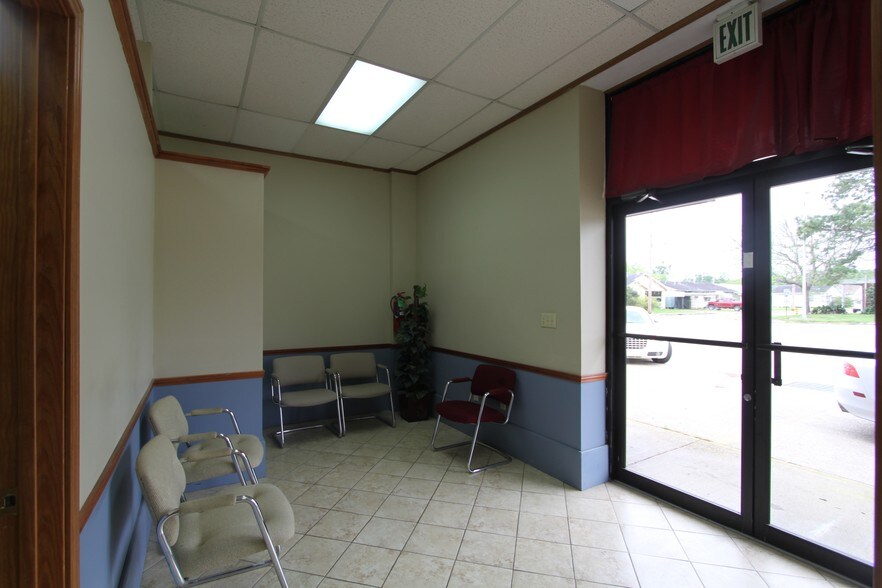 More Photos Of 421 W Tunnel Blvd, Houma Storefront For Sale