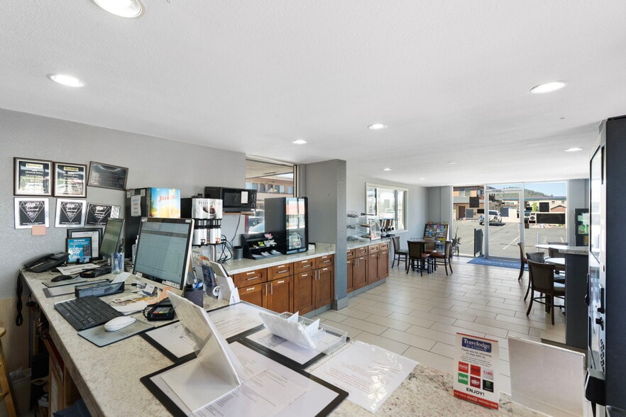 More Photos Of 430 E Route 66, Williams Hotel For Sale