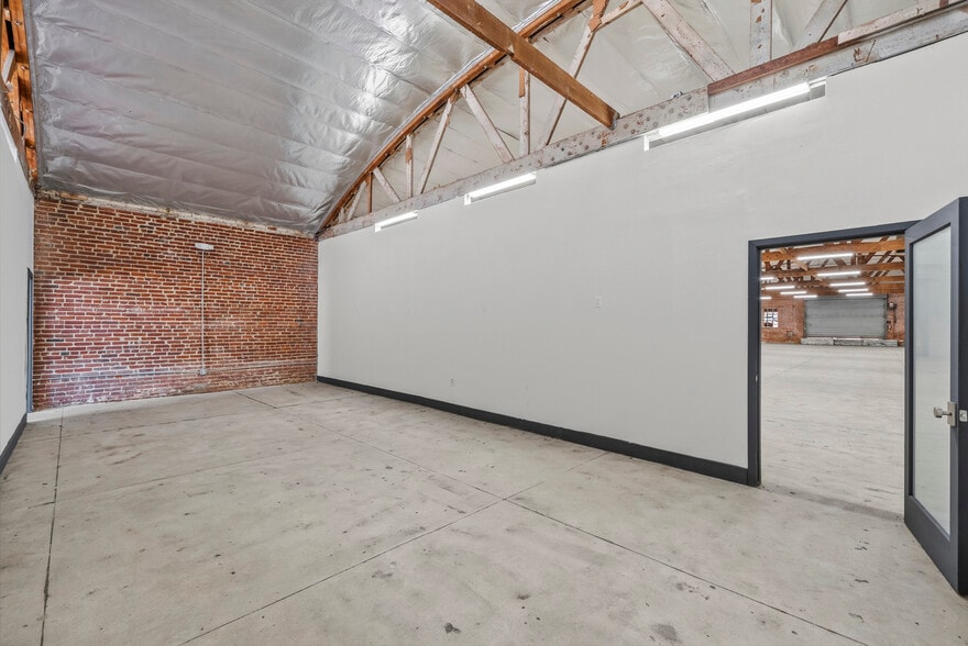 More Photos Of 236 W 18th St, Los Angeles Warehouse For Sale