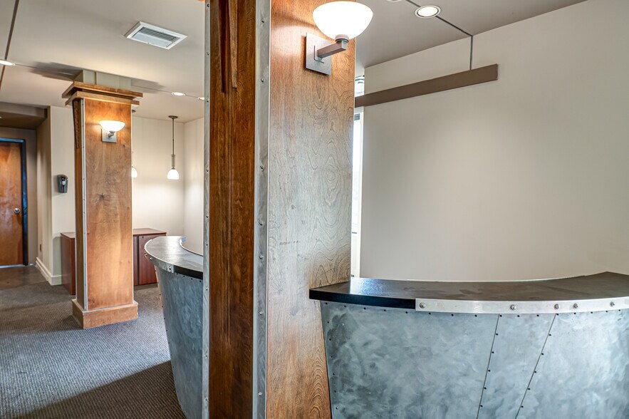 More Photos Of 585 Broadhollow Rd, Melville Warehouse For Lease